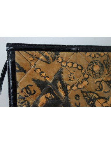 TROUSSE / POCHETTE CHANEL MEDAILLON... TROUSSE / POCHETTE CHANEL MEDAILLON...