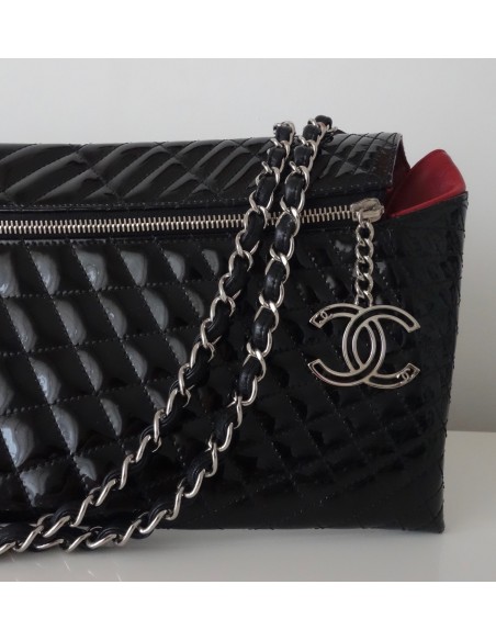 POCHETTE CHANEL CUIR VERNI NOIR