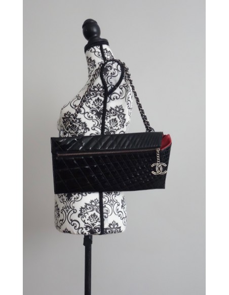 POCHETTE CHANEL CUIR VERNI NOIR