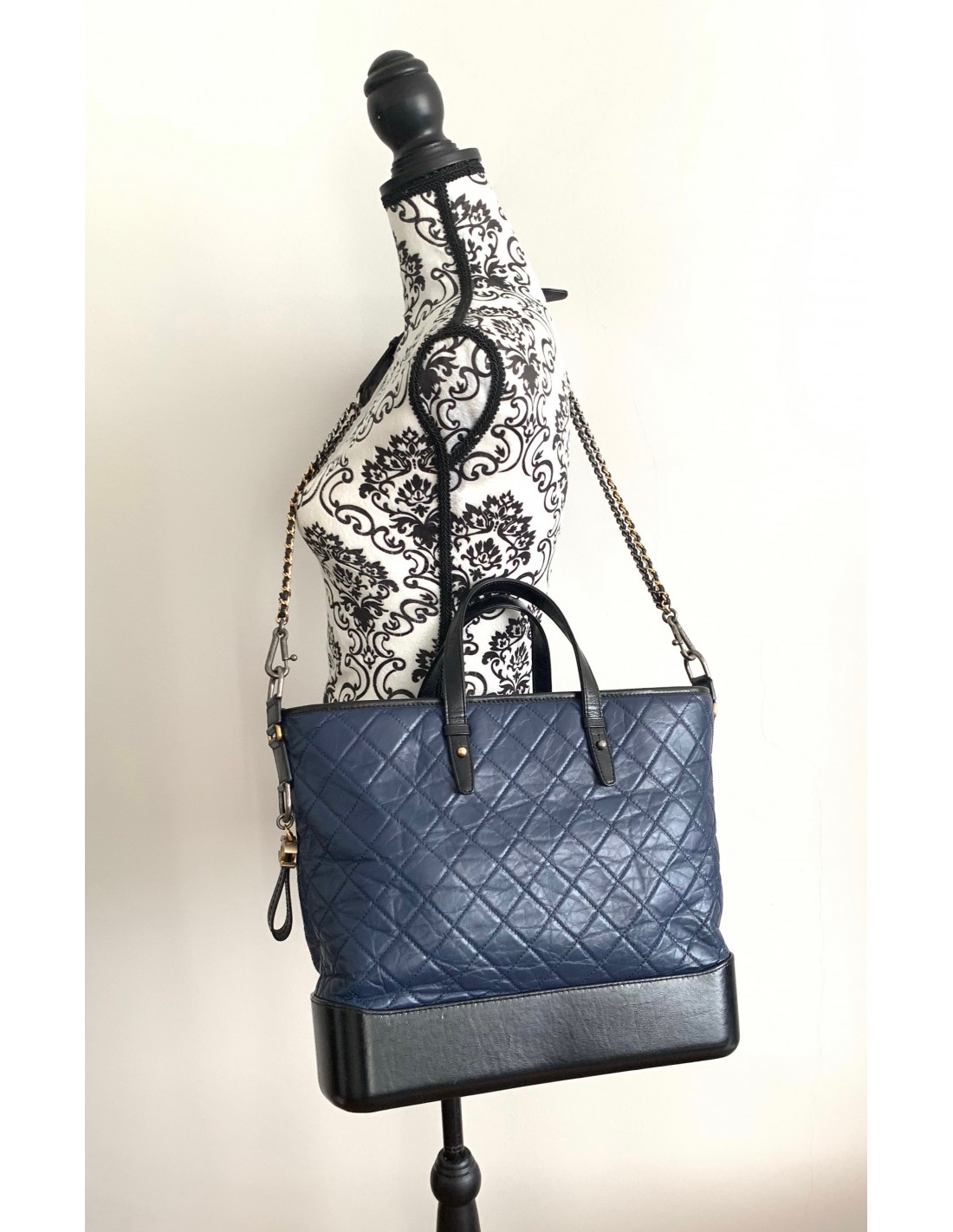 Sacs Chanel Gabrielle Gris d'occasion