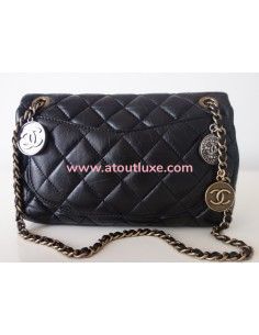 Sac Chanel Classique charms 2