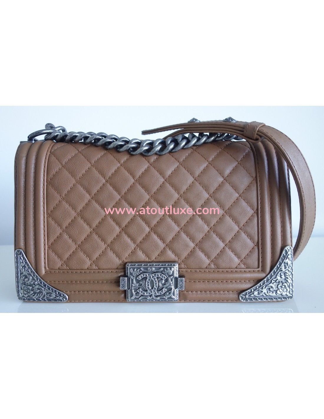 Sac boy chanel Veau grainé brillant  métal doré noir  Mode  CHANEL