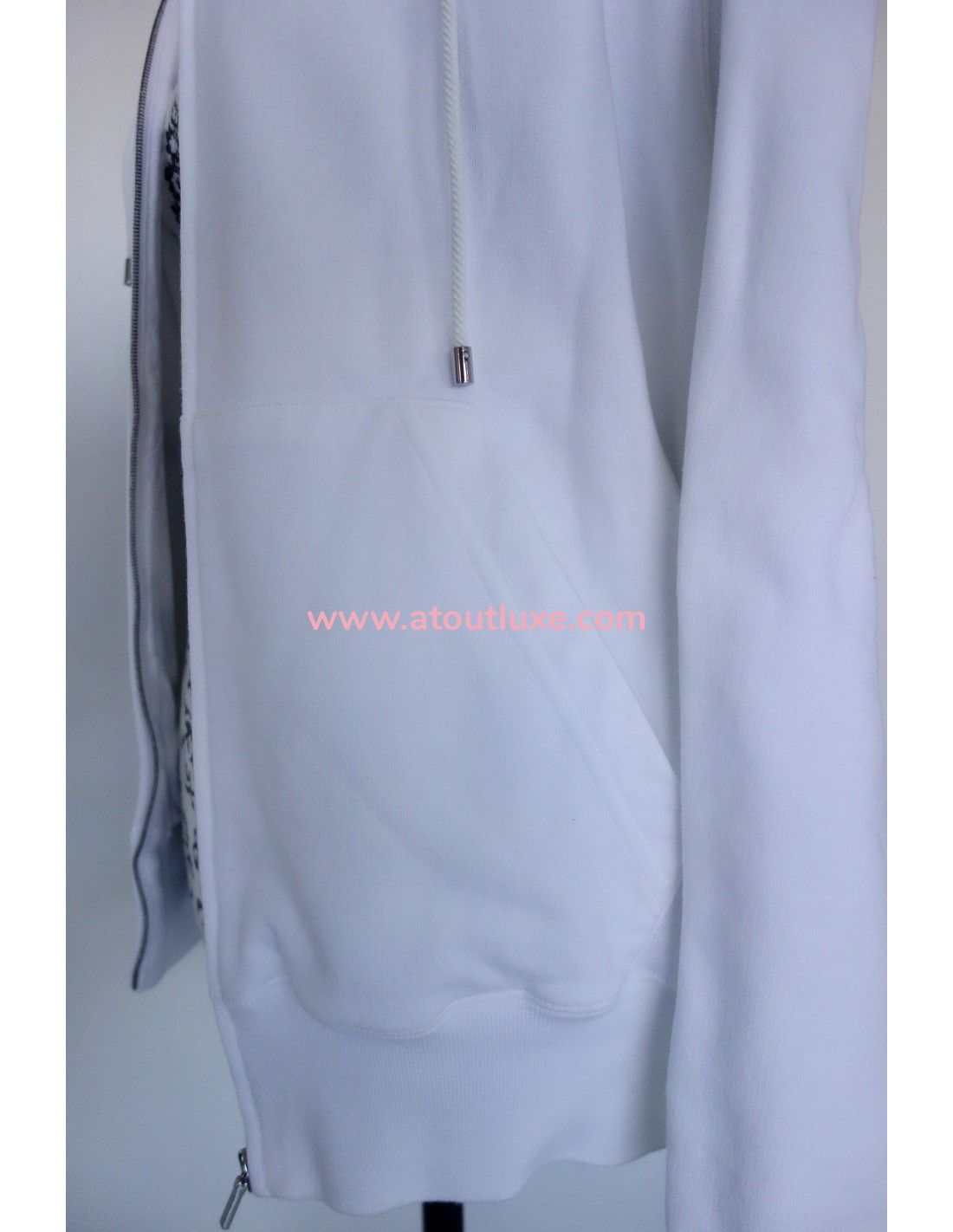 Sweat a capuche chanel 2025
