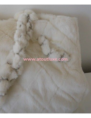 SAC CHANEL FAUSSE FOURRURE CAMELIA SAC CHANEL FAUSSE FOURRURE CAMELIA