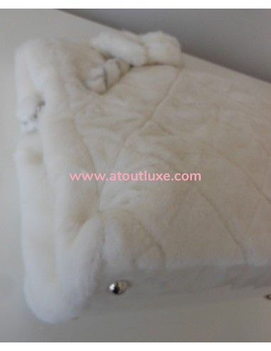 SAC CHANEL FAUSSE FOURRURE CAMELIA SAC CHANEL FAUSSE FOURRURE CAMELIA