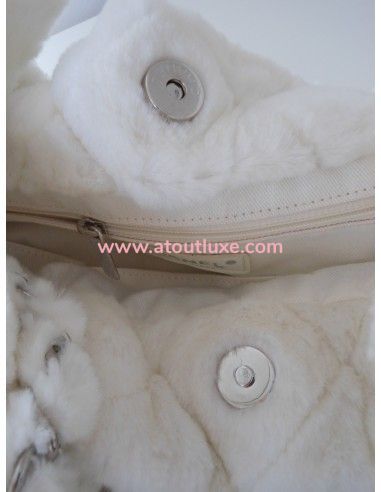 SAC CHANEL FAUSSE FOURRURE CAMELIA SAC CHANEL FAUSSE FOURRURE CAMELIA